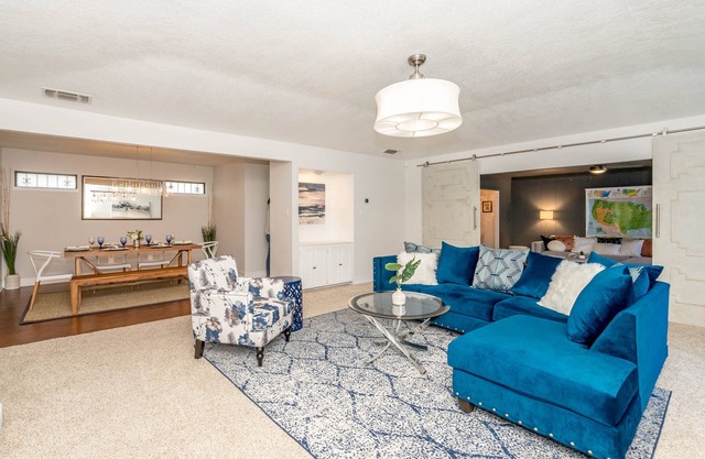 NEW-Archie's Place: Spacious 3 Bed | 2 Bath Private Home w/equipped kitchen!