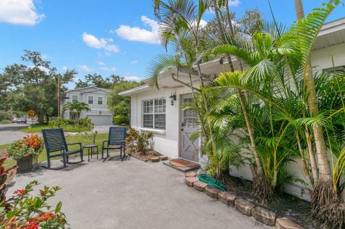 NEW Bayside Breeze - Charming Apt Near Bayshore