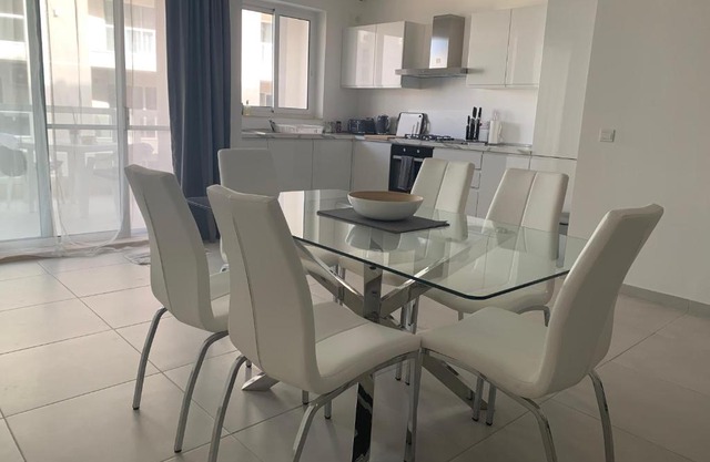 NEW, beautiful modern 3 bed apartment near the sea frount