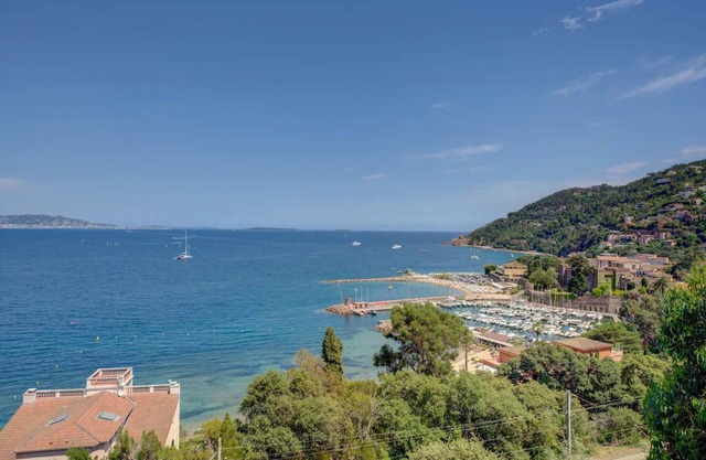 New build and beautiful beach house with sea view