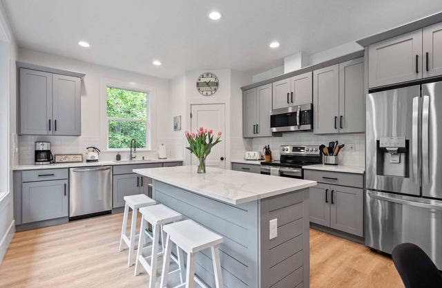 NEW Build Modern House,Hot Tub, BBQ,Air Hockey,foosball