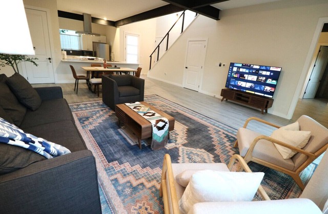 New Build/ Munson Retreat 3 King Suites