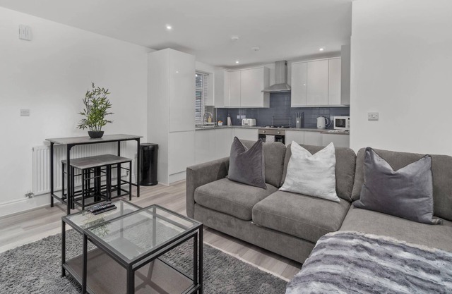 ★NEW Central Plymouth Apartment with Free Parking★