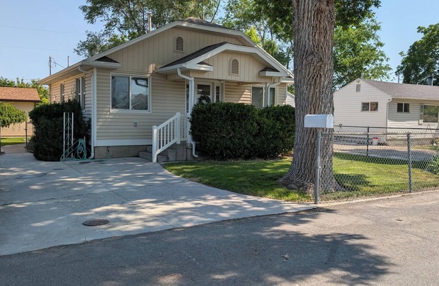 New Charming Murray 2 BR Home just 20 min to mtns or downtown, 5 min to IMC.