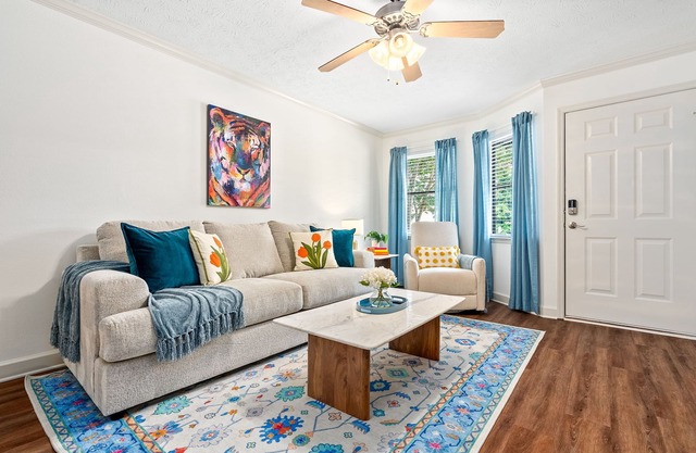 NEW Cheerful Auburn Getaway!