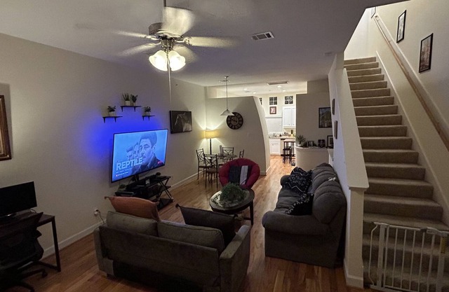 New construction on a gated community 0.3 miles from Airport. Sleeps 8.
