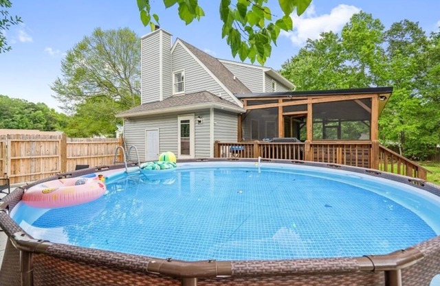 NEW! Cozy Raleigh Home w/Porch & Fenced yard-Mins to Downtown ! *pet friendly*