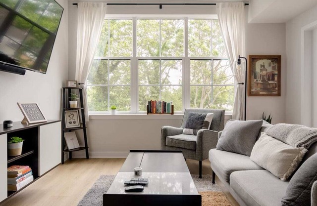 New Downtown Annapolis Condo With Free Parking