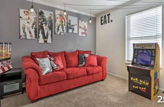 NEW Elegant Home w/ Themed Rooms