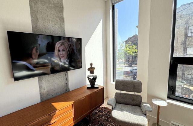 *NEW Executive Mid-Century Modern 2B/2B
