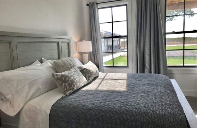 New Fredericksburg Lodge w/Pool/hot tub 1/2 mile from Luckenbach/5 min-wineries