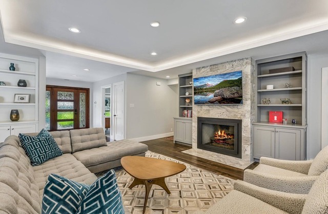 NEW I Above Austin Metro | 5 mi to downtown | Sleeps 14 I Services