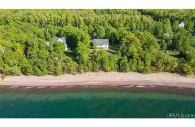 New Lakefront Retreat with Spectacular Views