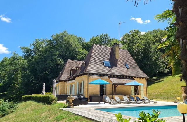 *NEW* - Lavayre - private pool, large garden and great views of Domme