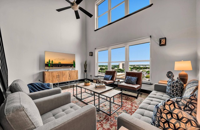 NEW LISTING- Bridges of the Brazos- Dwtn Condo w/Views, 3blk to Magnolia
