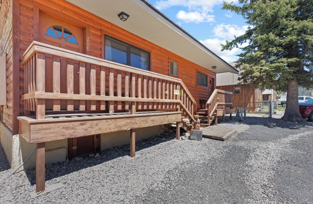 New Listing! "Casa Del Rio Rojo 08" In Town-Cozy 1 Bedroom-Mountain Views-Pet Friendly