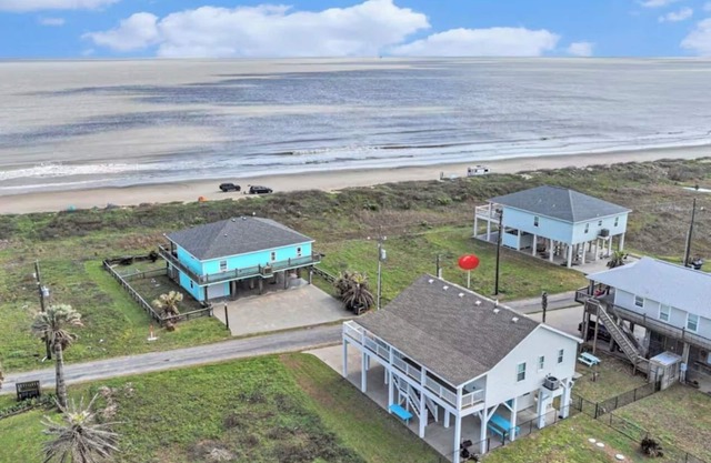 NEW! LISTING DISCOUNTS! Short Walk to Beach - 2BR - Dogs OK