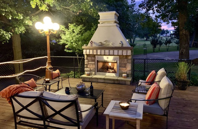 NEW LISTING -Grand Lake waterfront w/boat dock. Sleeps 13-15 Outdoor Fireplace