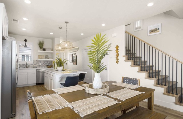 New Listing Happy Hawaiian