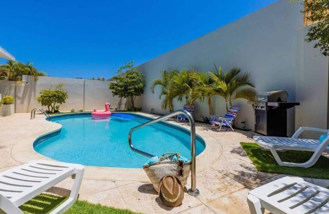 ★New listings! Near Palm & Eagle Beach~ ☀Pool