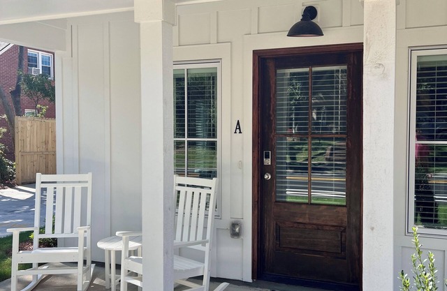 New Luxury 1BR Cottage in Downtown Auburn!