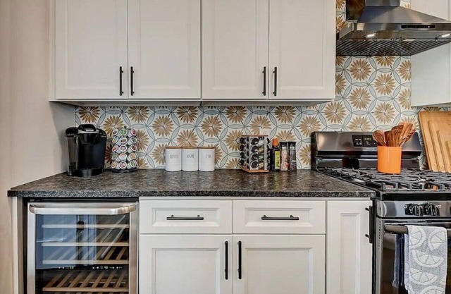 NEW Luxury Home 10 Min To Downtown | Pool Table