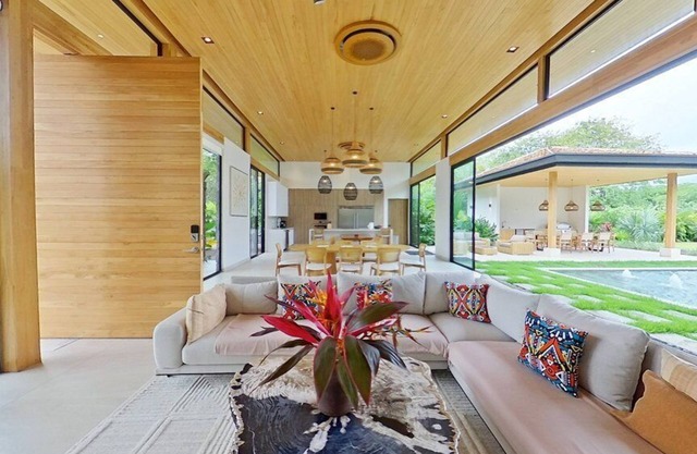 New Luxury House, exclusive beach community, daily housekeeping, private pool