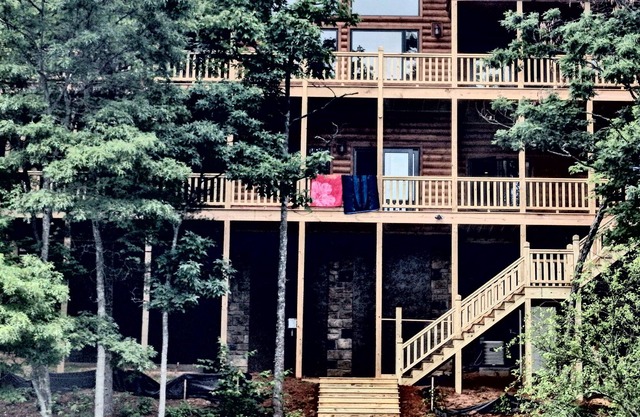 New Luxury Lakefront: Private Swimming Cove & Wifi!