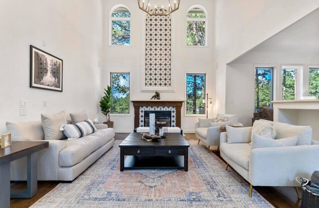 New! Mansion Retreat! Sleeps 20 + Games + Dogs OK