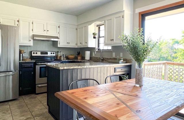 NEW Modern and relaxing 3BR/2 BA in Kansas City - Long Stays