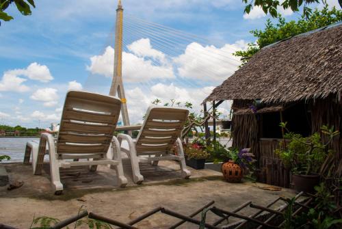 New Phiman Riverview Guesthouse