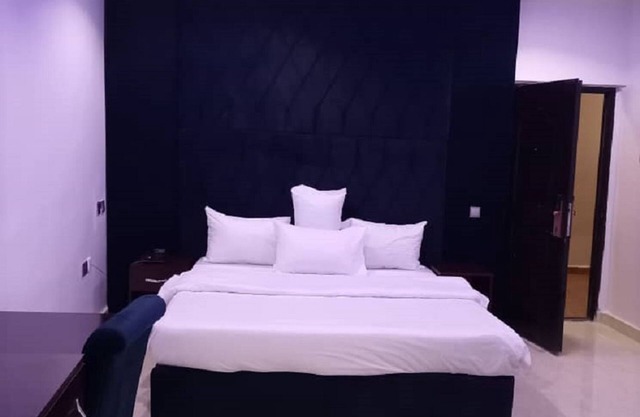 NEW POINT HOTEL AND SUITES