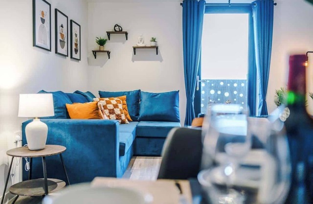 NEW! Pristine 2-Bed Flat, Great Location, Sleeps 6