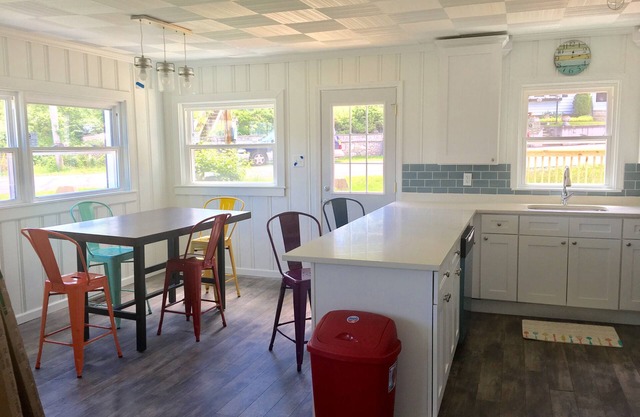 New Rehab! Beautiful Beach Rental Close To Beach, Park, & Zoo