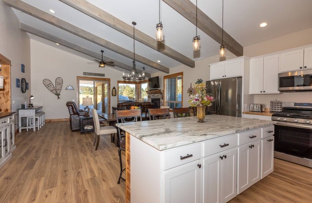 New Rental / New Home! A/C, fenced yard, near lake!