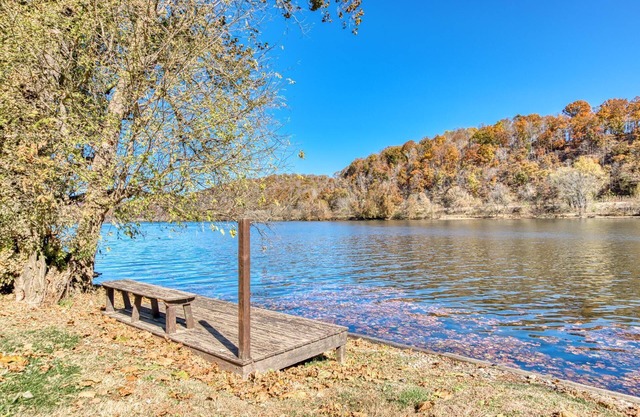 New River 3BR - Fishing, Kayaking, Hot tub, VT Game Weekends