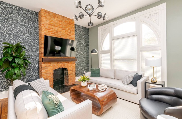 *New* Sophisticated 4BR in Prime Central Location