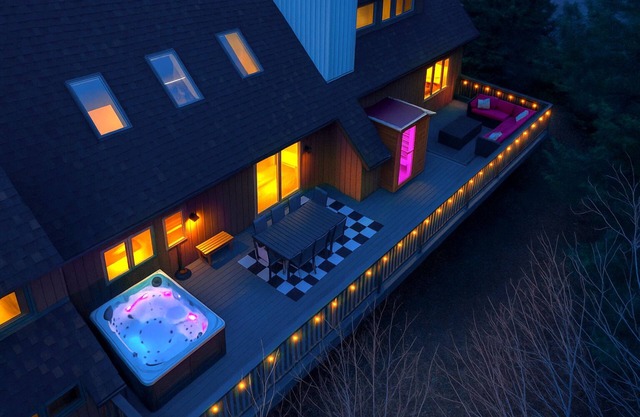 NEW-Stowecation-Lux 5bd-Hot Tub-Sauna-Game Room