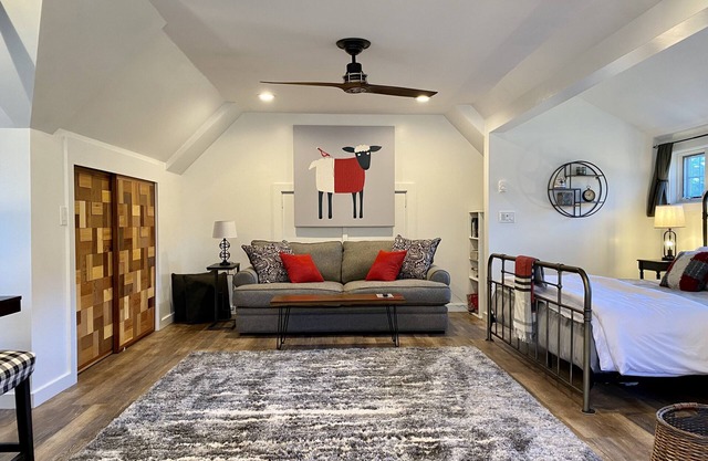 NEW! Studio Loft in Stowe Hollow
