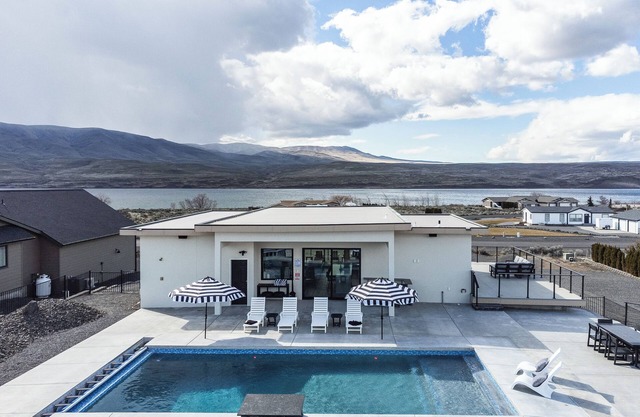 New! The 19th Hole at Desert Aire