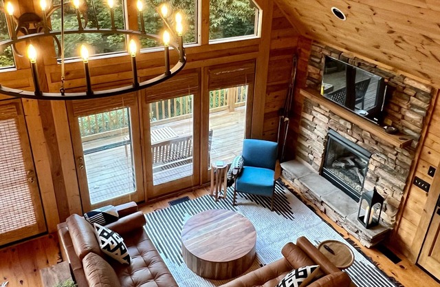 New to VRBO Cozy Sugar Hill Cabin 2 min to the slopes