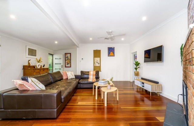New to VRBO: Delightful 3BR Escape | 9 mins to War Memorial