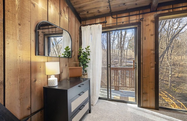 NEW! Treehouse in The Ozarks w/Hot Tub