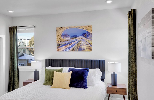 NEW Urban Retreat - King Ensuite, Office, Private Parking
