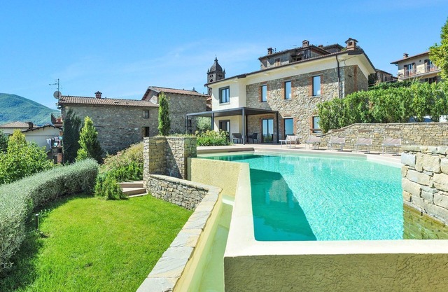 New! Villa, 'endless swimming' infinity pool; mountain views; walk facilities