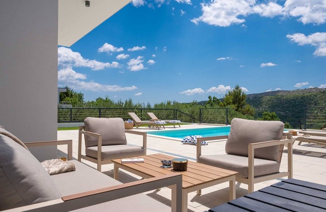 New! Villa Nacle with heated Pool