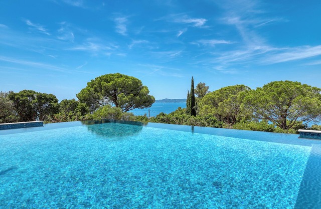New villa of 500m2 - sea view, located in the private domain of Cap Nègre