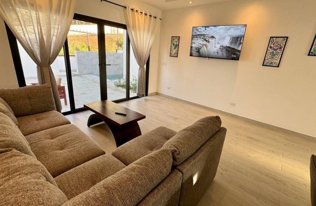 New Villa w/Private Pool & AC, 5 mins walk to the beach!