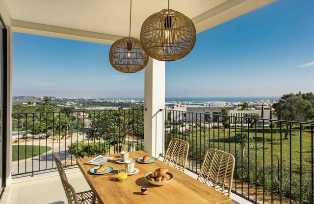 New Villa with amazing Views and heated Pool