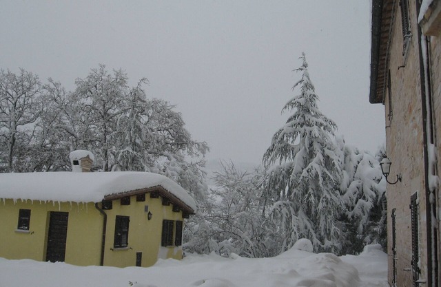New Year's Eve in the Marche Holiday Home 25-30 pers. in Acqualagna
